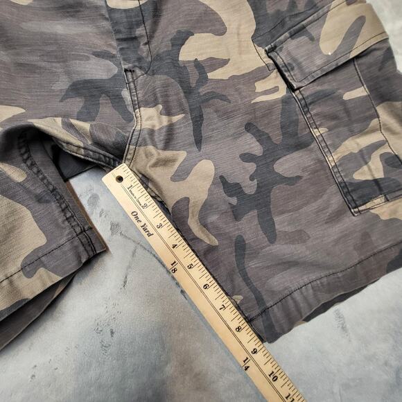 Levi's Shorts Mens 38 Camouflage Cargo Multi Pocket Zip Fly Utility - Picture 7 of 10